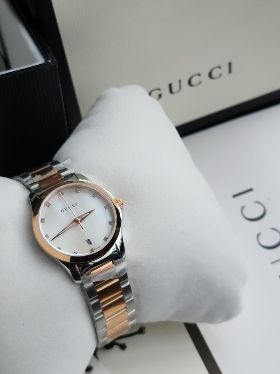 Gucci Women’s Swiss Made Quartz Stainless Steel Mother of pearl Dial 27mm Watch YA126544