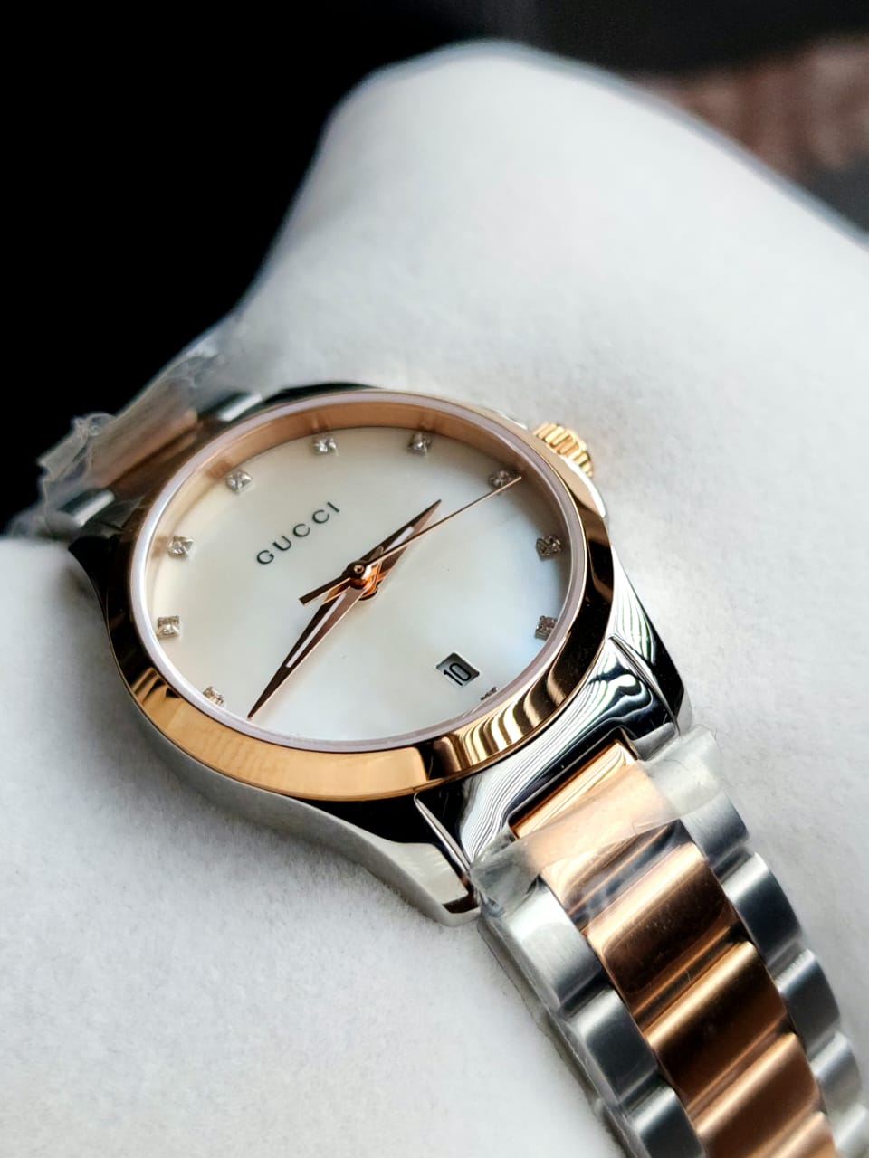 Gucci Women’s Swiss Made Quartz Stainless Steel Mother of pearl Dial 27mm Watch YA126544