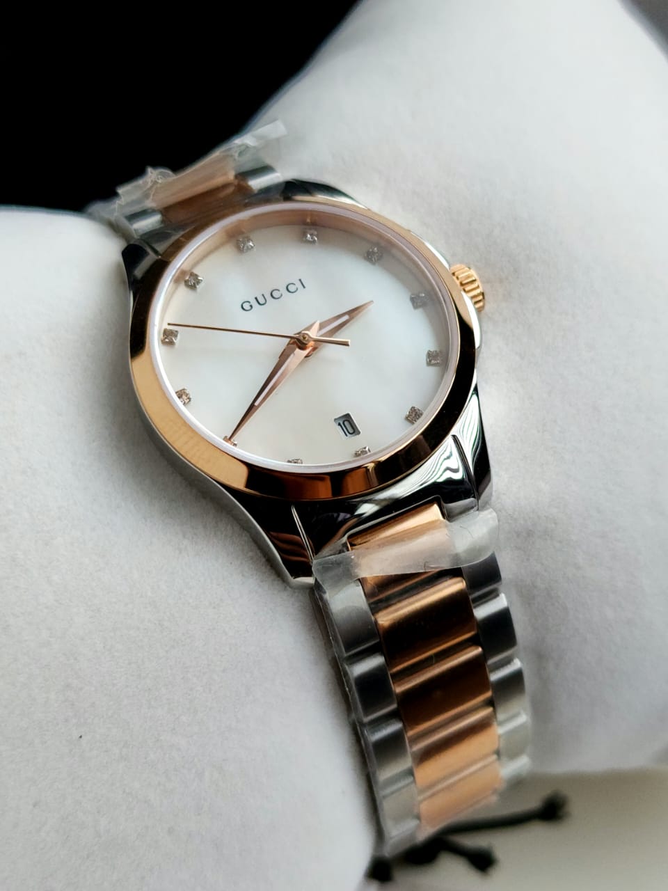 Gucci Women’s Swiss Made Quartz Stainless Steel Mother of pearl Dial 27mm Watch YA126544