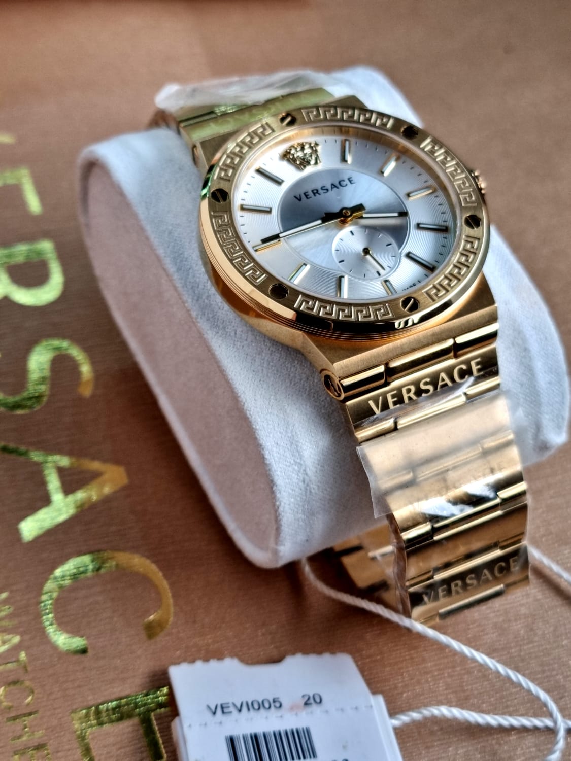 Versace Men’s Quartz Swiss Made Gold Stainless Steel Silver Dial 41mm Watch VEVI00520