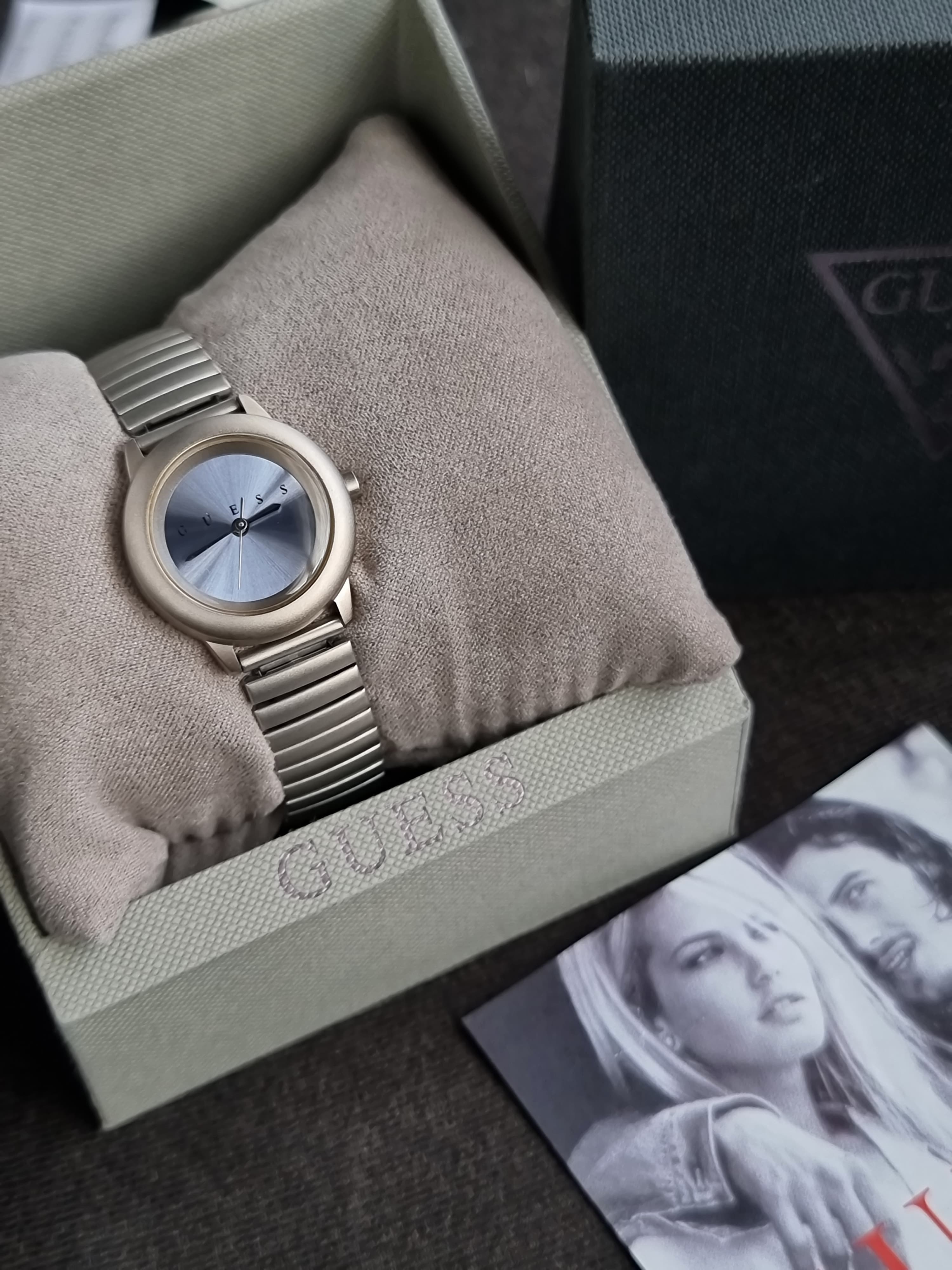 Guess Ladies Watch Strachable Chain Light Blue Dial