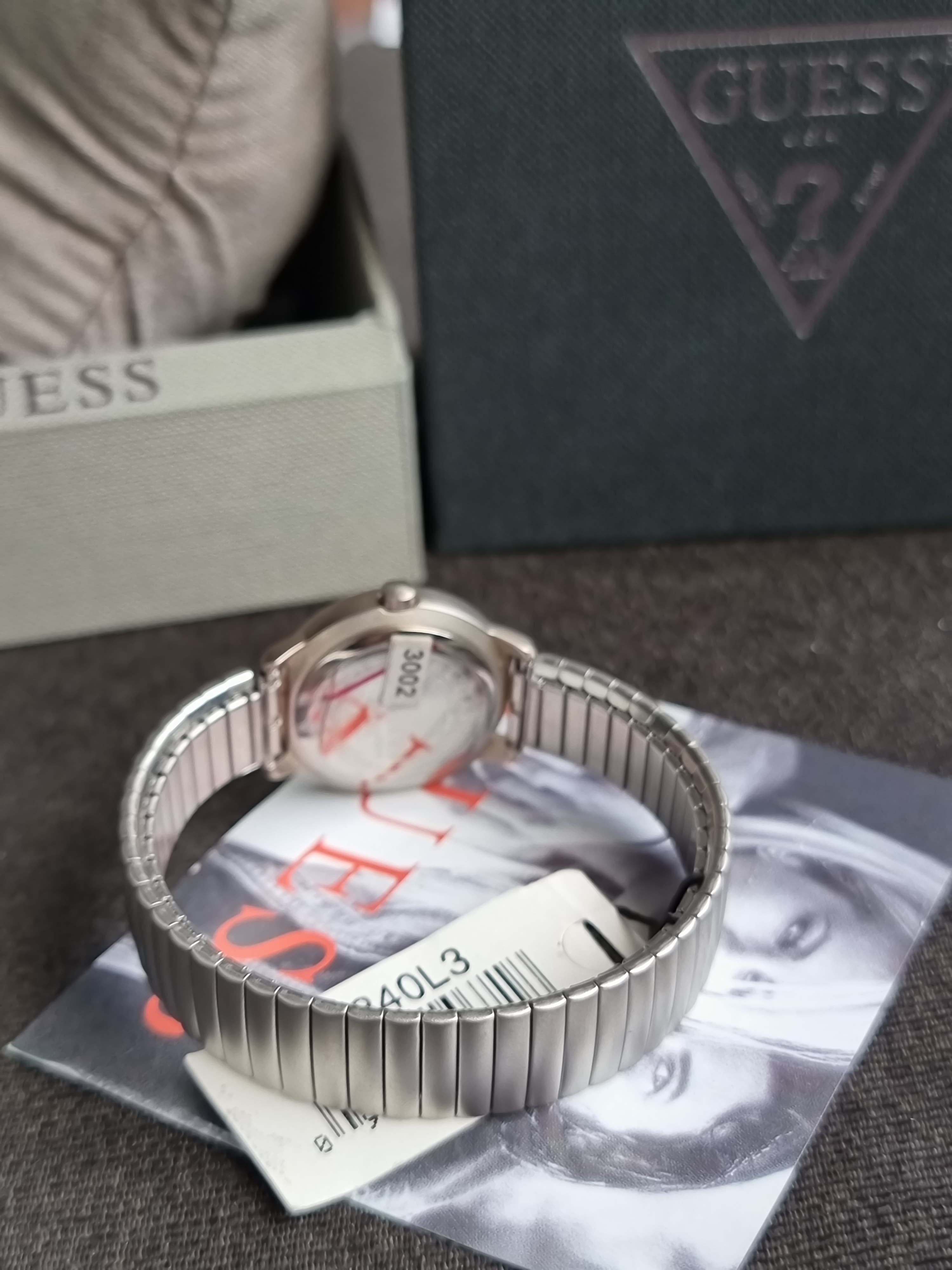 Guess Ladies Watch Strachable Chain Light Blue Dial