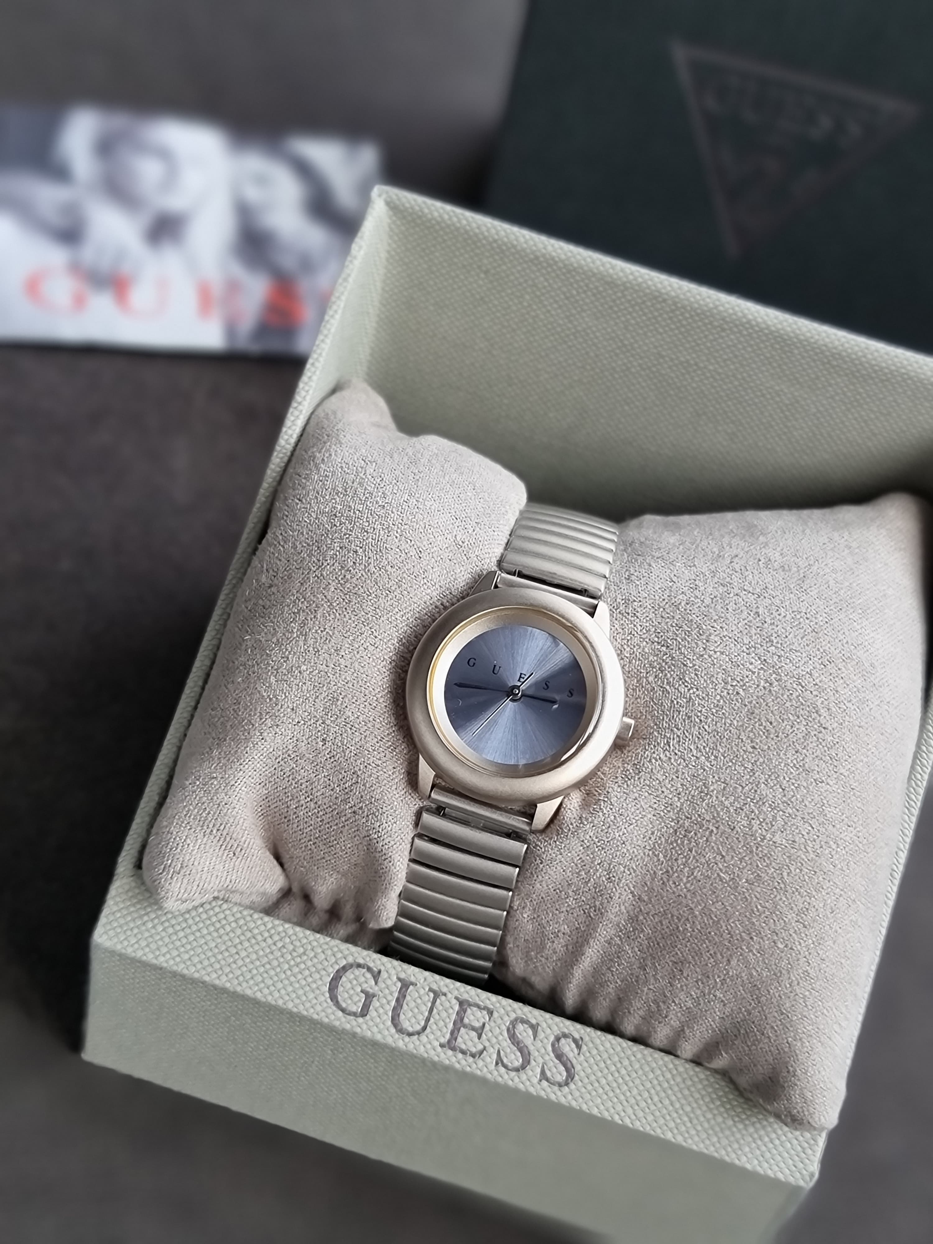 Guess Ladies Watch Strachable Chain Light Blue Dial
