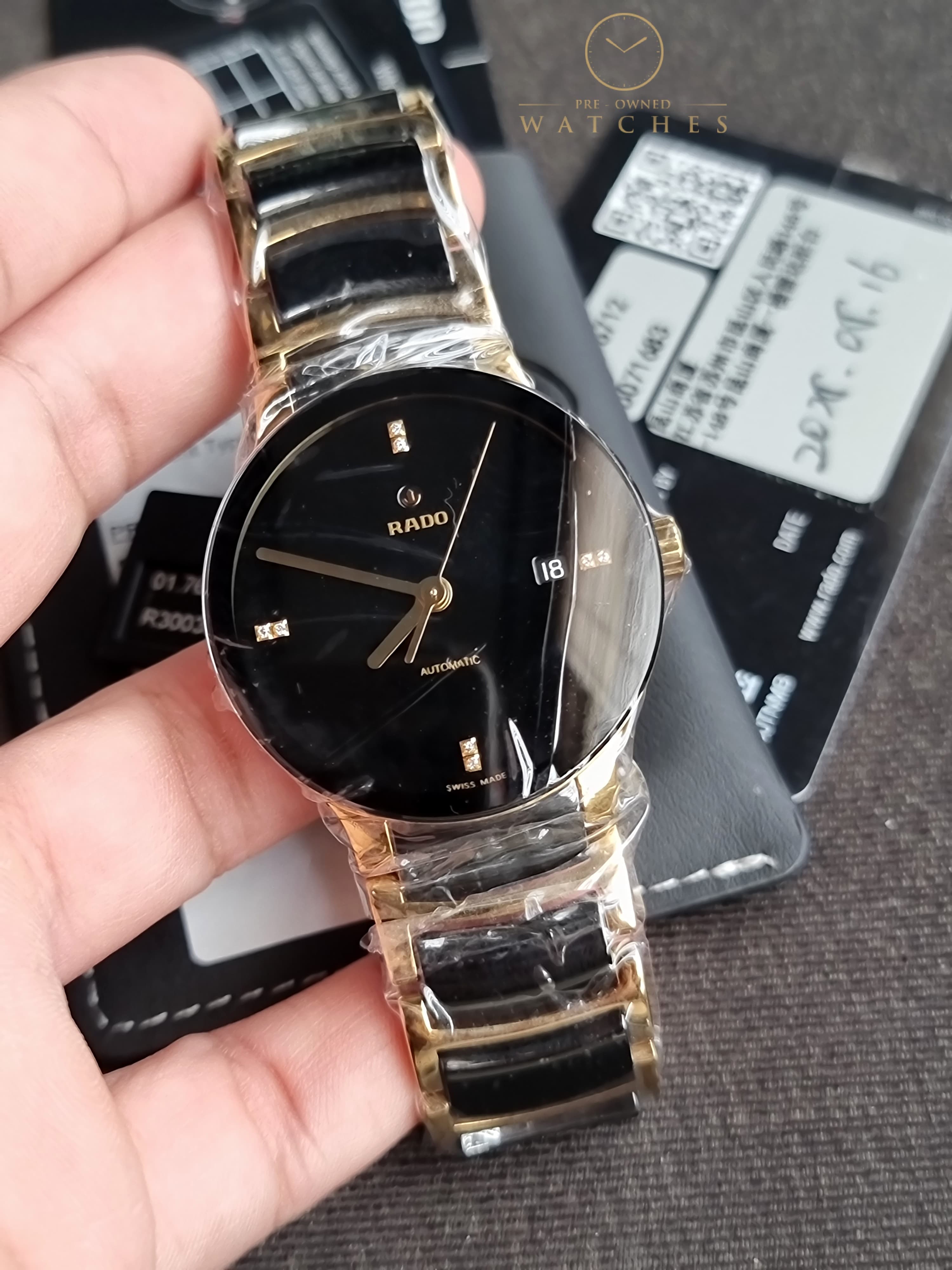 Rado Centrix Black/Yellow gold toned steel Ø38 mm R30035712