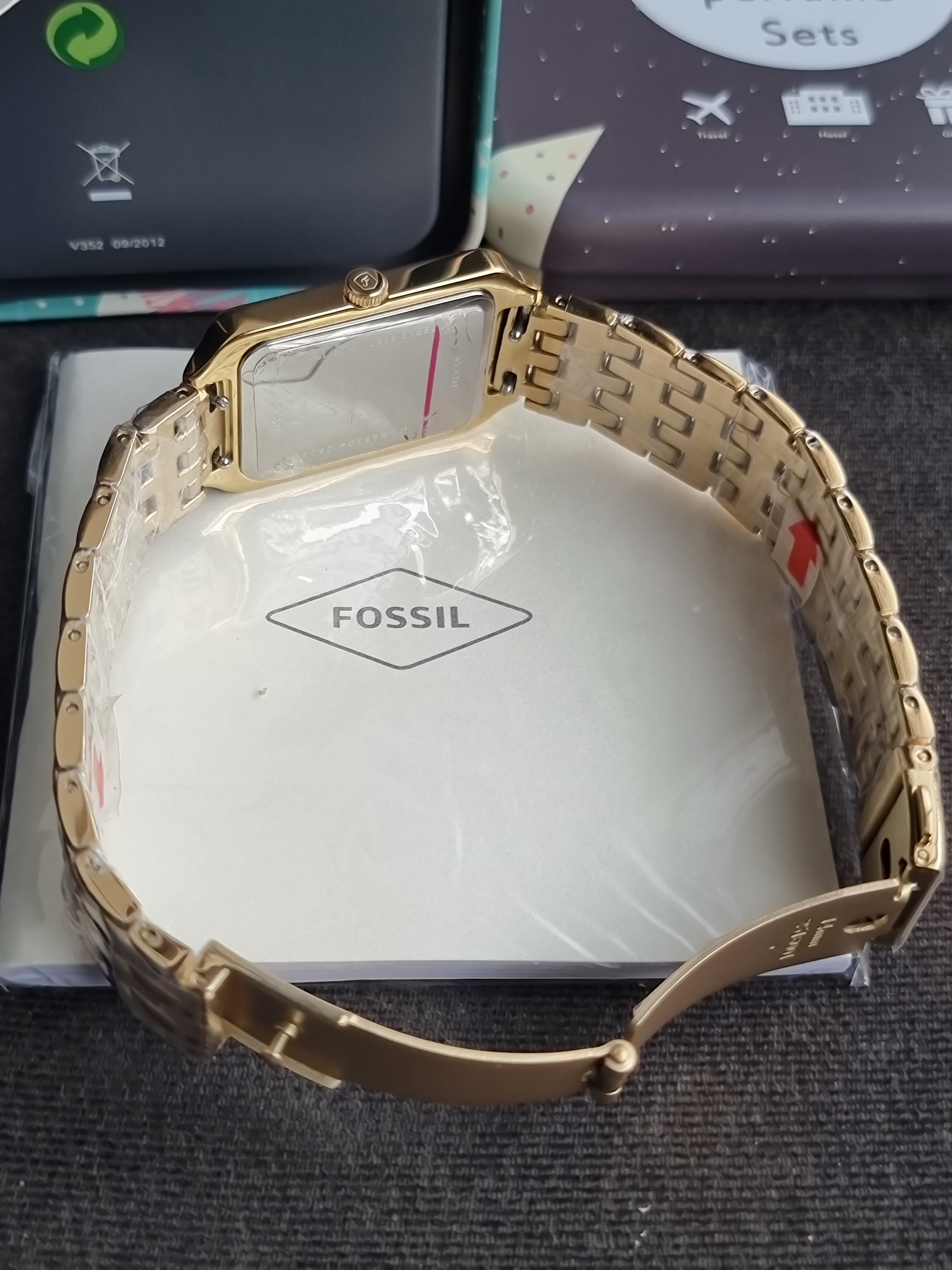 Fossil Raquel Three-Hand Date Gold-Tone Stainless Steel Watch ES5304