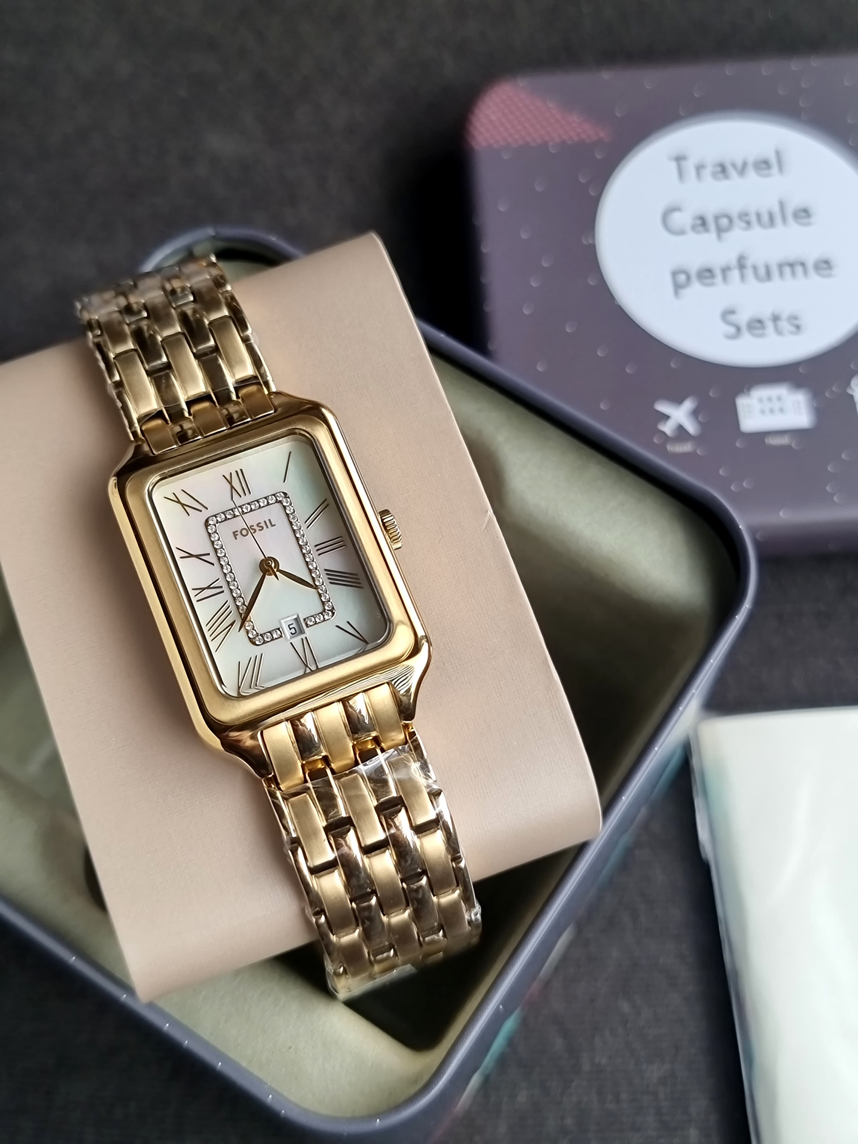 Fossil Raquel Three-Hand Date Gold-Tone Stainless Steel Watch ES5304