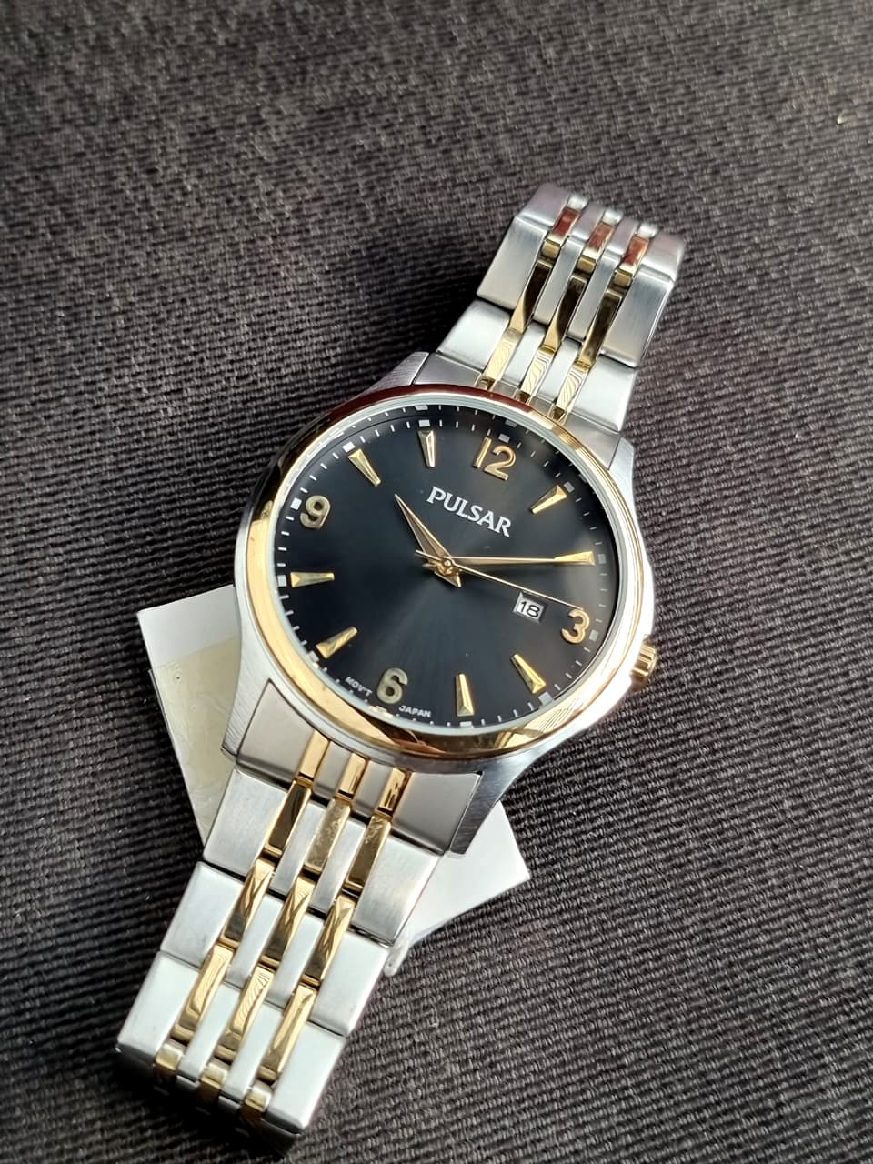 Pulsar Sub Brand Of Seiko Gents Watch Two Tone Quartz Watch 39mm Dial Quartz Watch