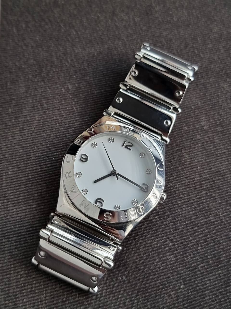 Marc Jacobs Amy White Dial Silver Steel Strap Watch For Women - MBM8518