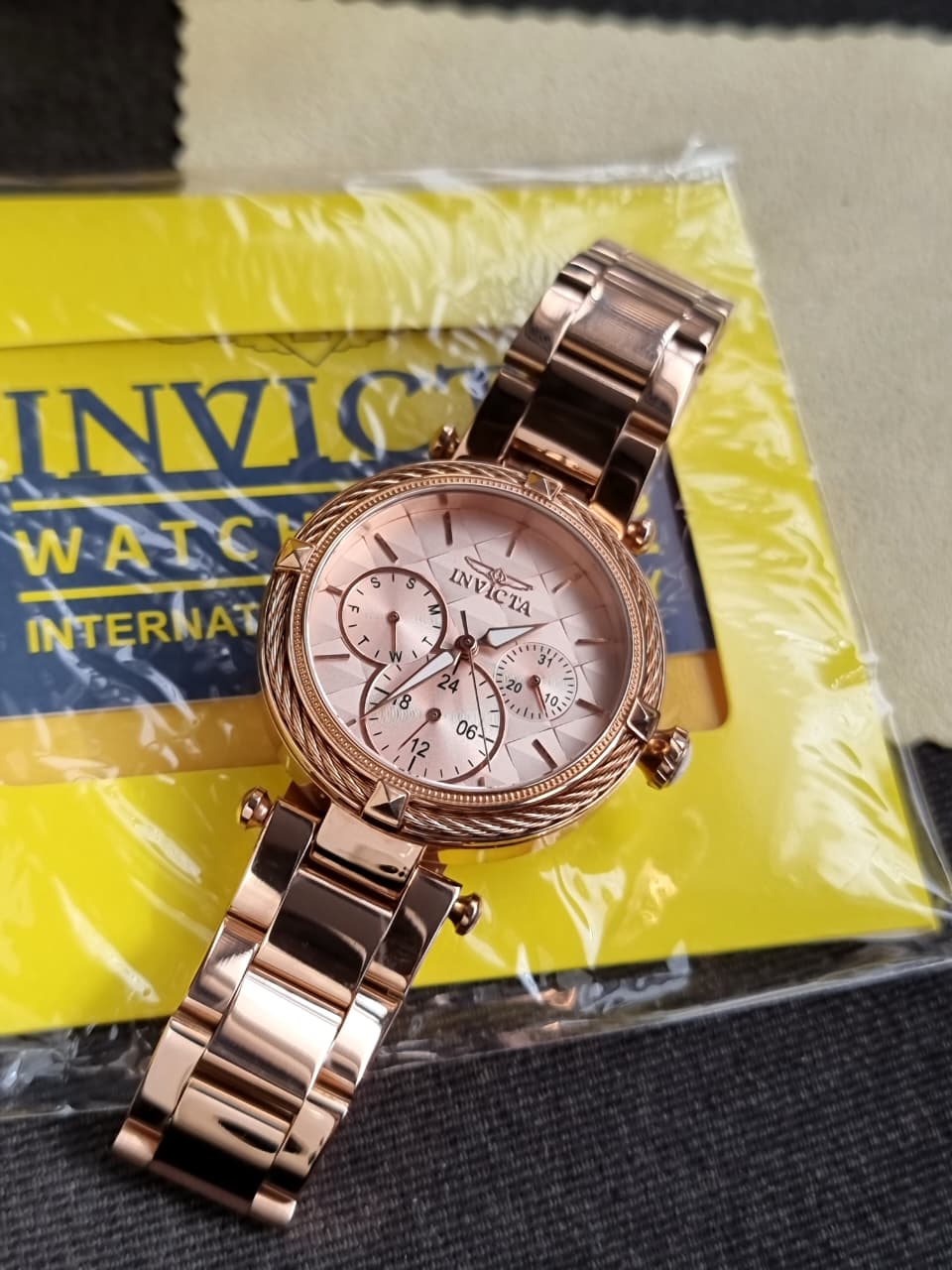 Invicta Bolt Lady Model 28961 - Ladies Watch Quartz