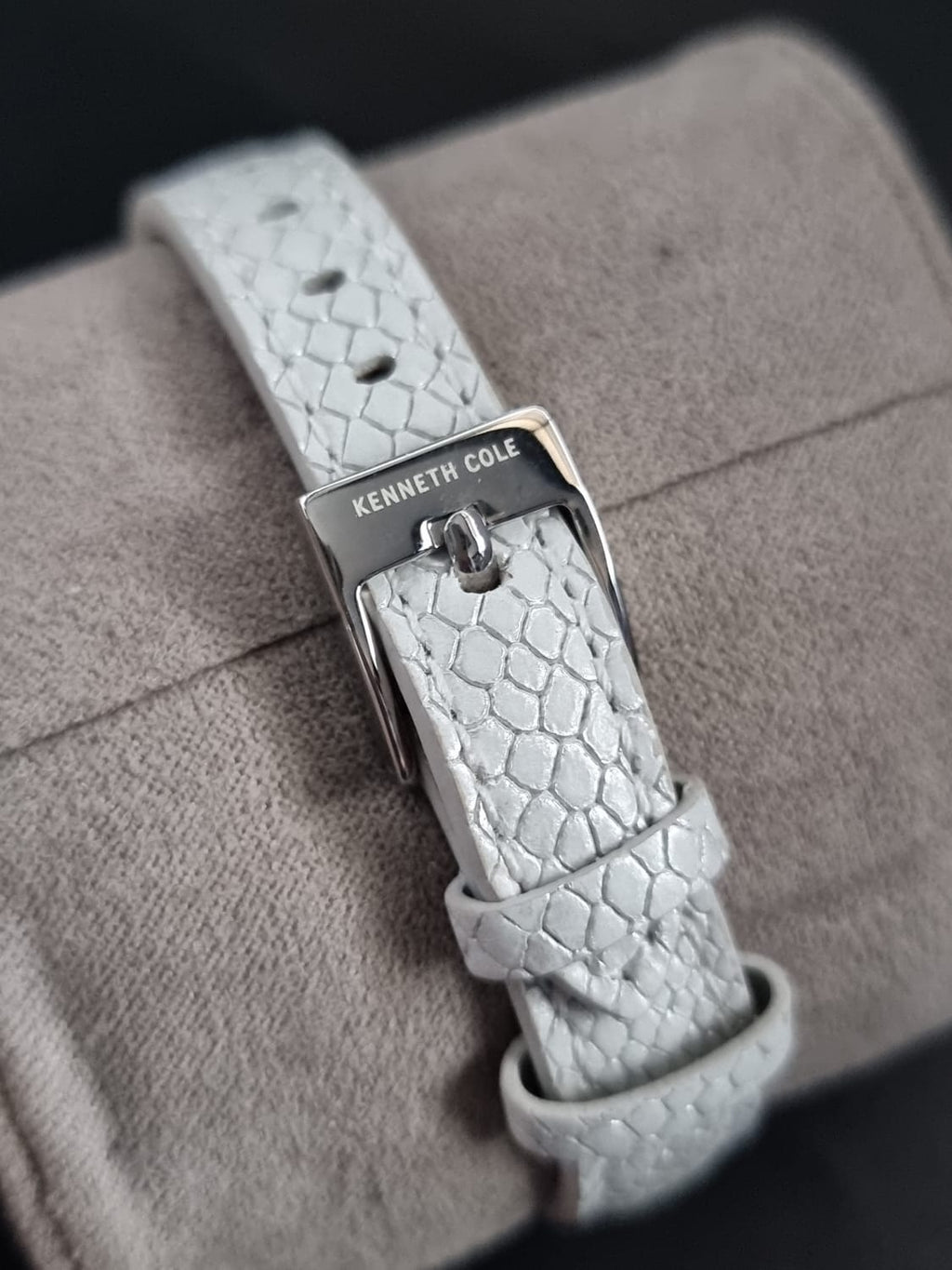 Keneeth Cole Ladies Watch White strap 100xxxxx