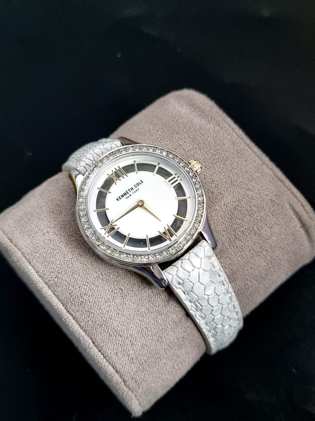 Keneeth Cole Ladies Watch White strap 100xxxxx