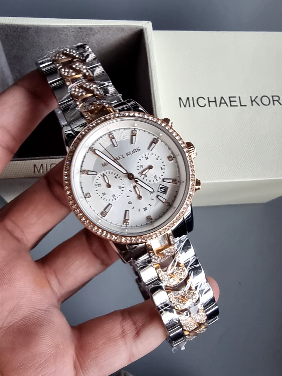 Michael Kors Women's Ritz Quartz Watch with Stainless Steel Strap, Two-Tone, 20 (Model: MK6938)