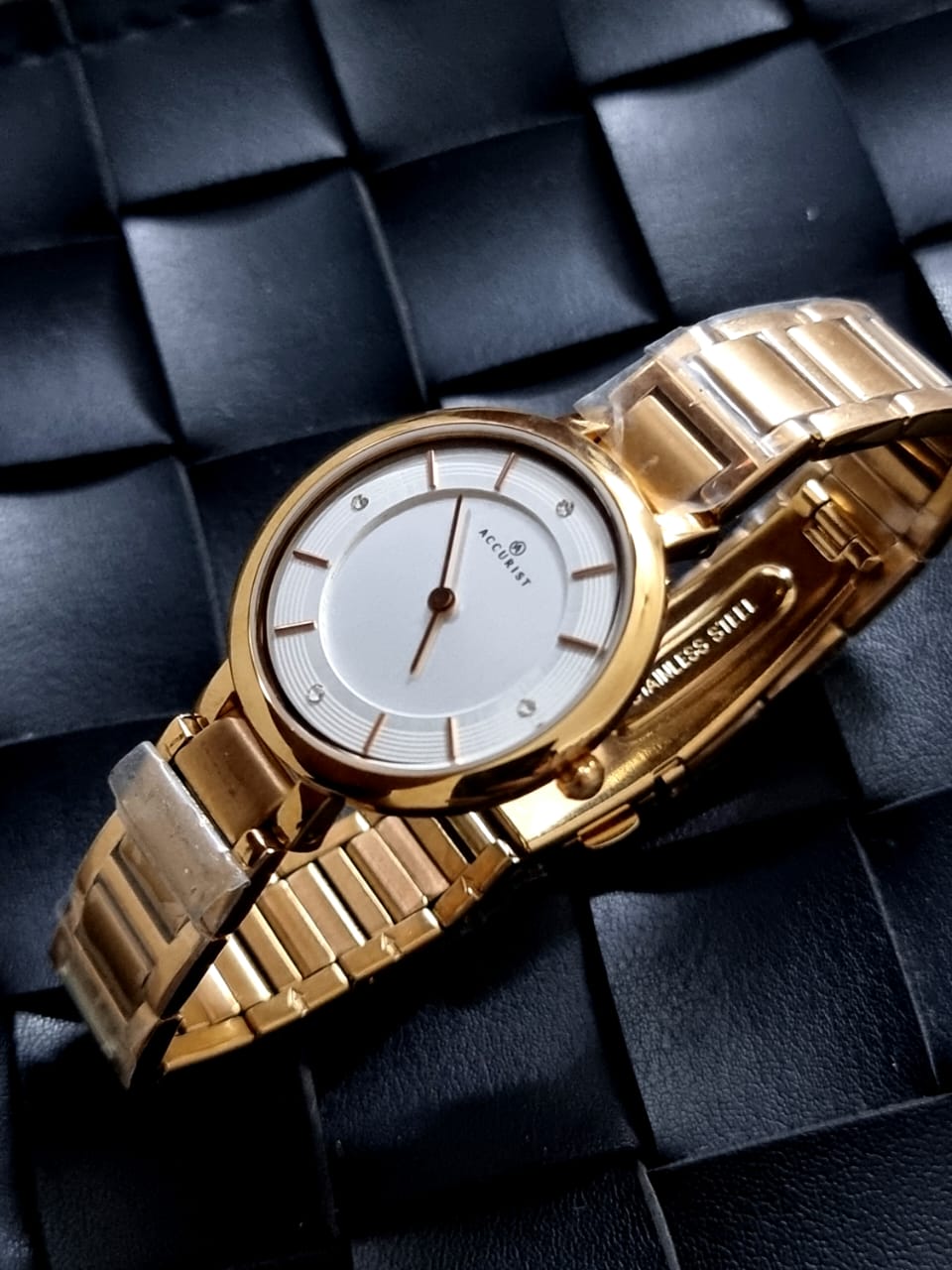 Accurate Ladies Watch Golden Chain