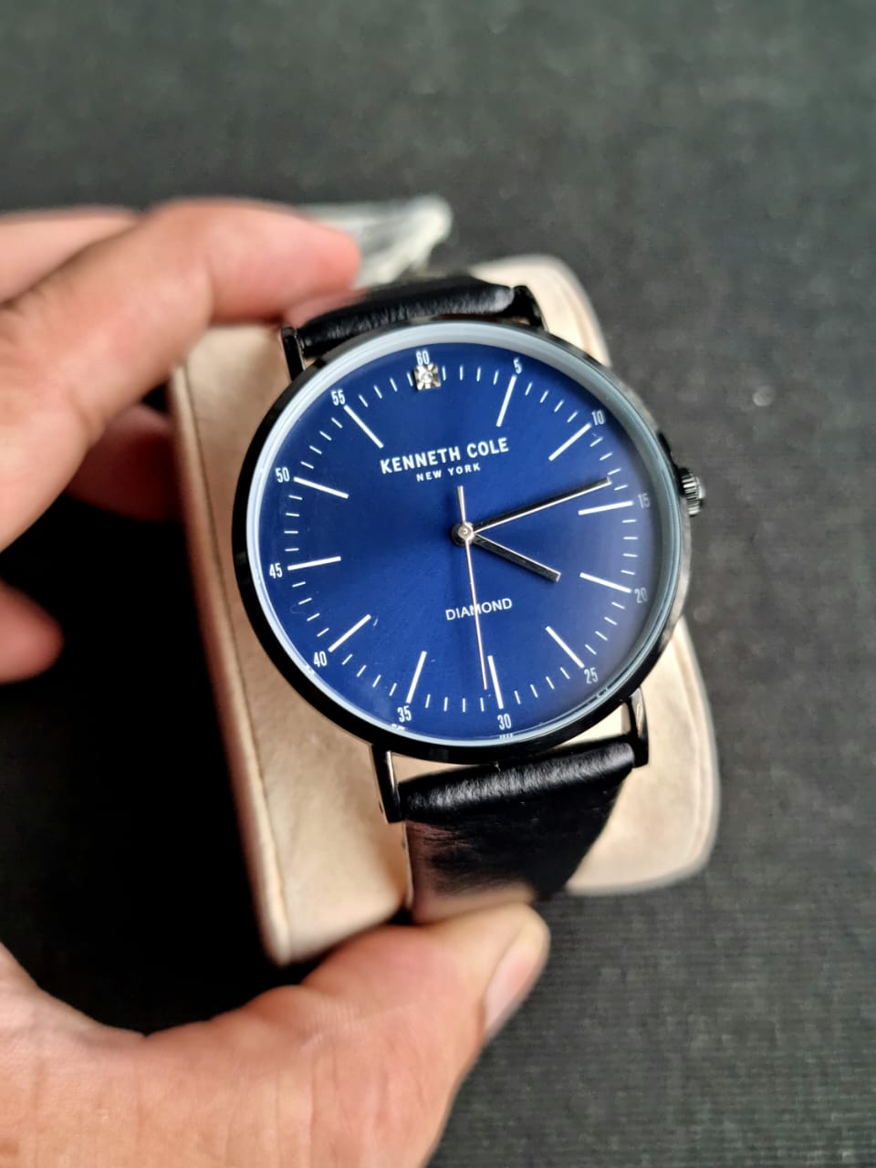 Kenneth Cole Gents Watch Black Leather Strap