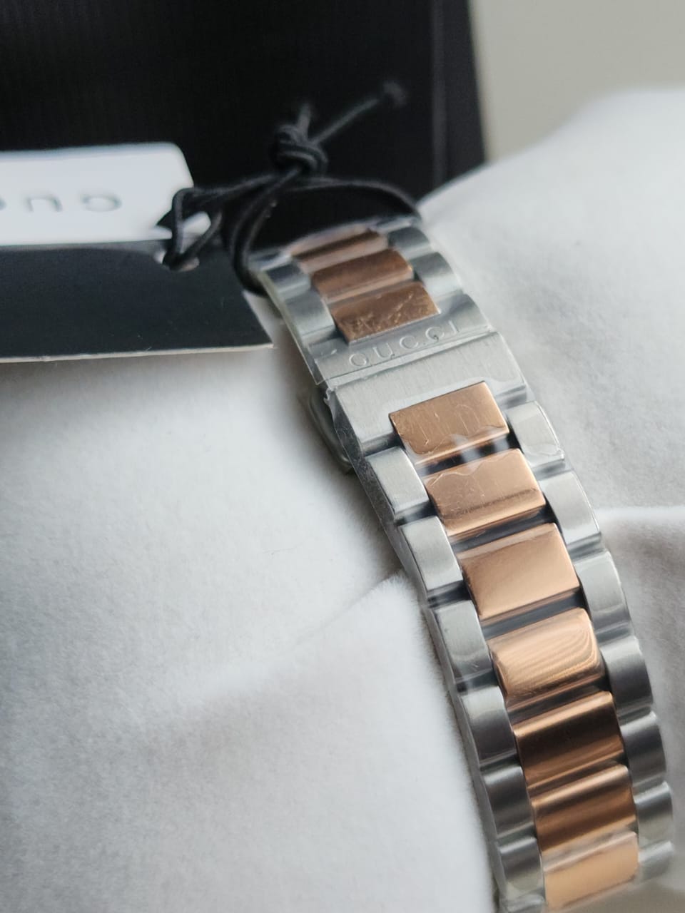 Gucci Women’s Swiss Made Quartz Stainless Steel Mother of pearl Dial 27mm Watch YA126544