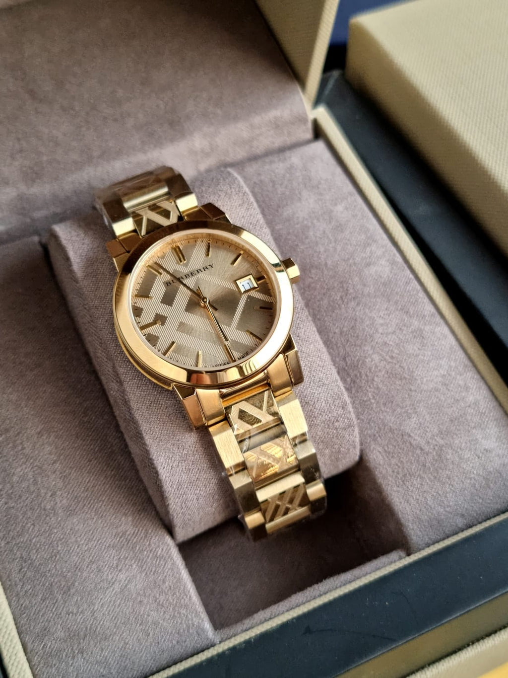 Swiss Rare Engraved Gold Check Date Dial 34mm Women Wrist Watch The City BU9145