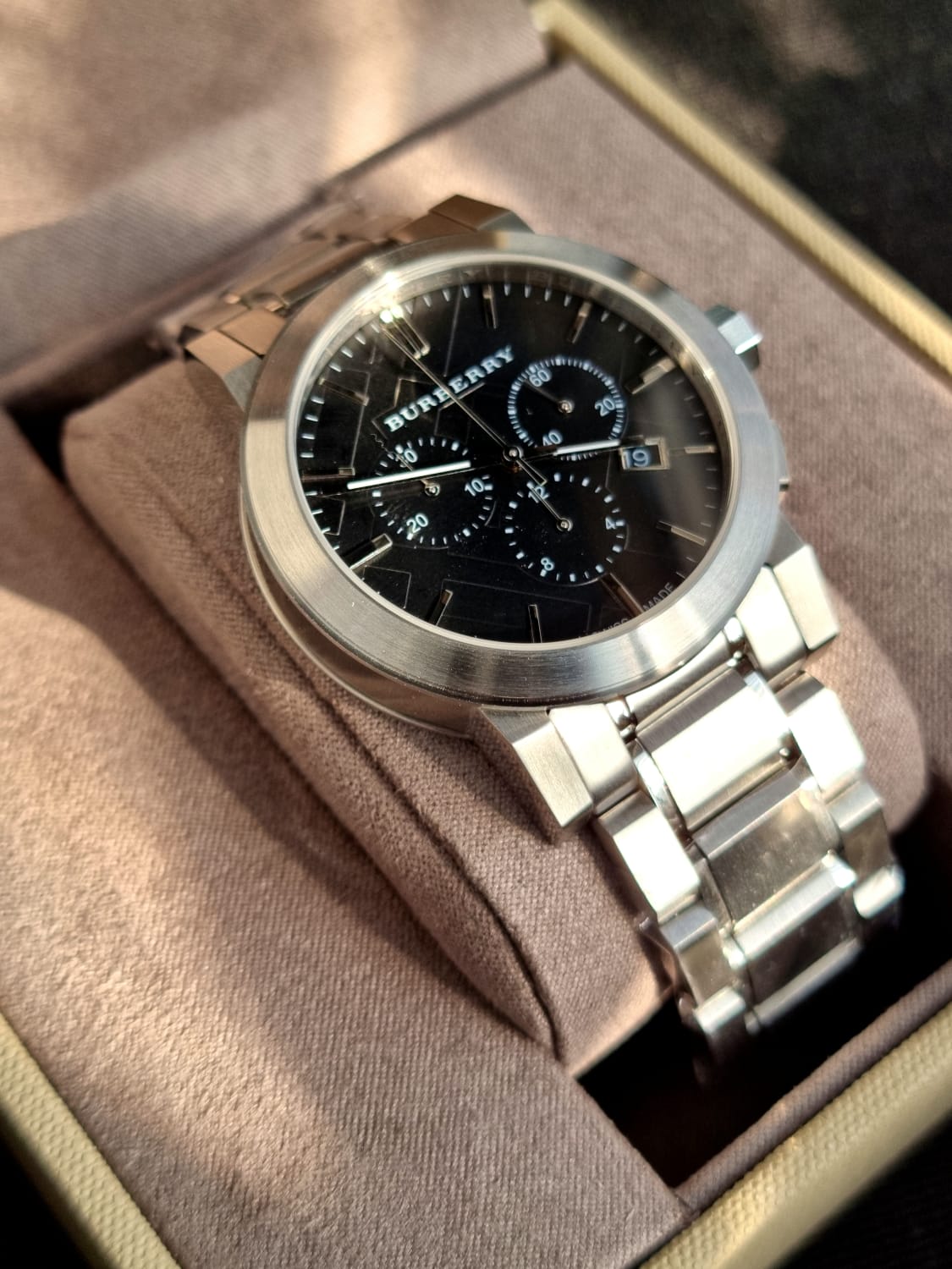 Swiss Silver Black Date Dial 42mm Men Chronograph Stainless Steel Wrist Watch The City BU9351