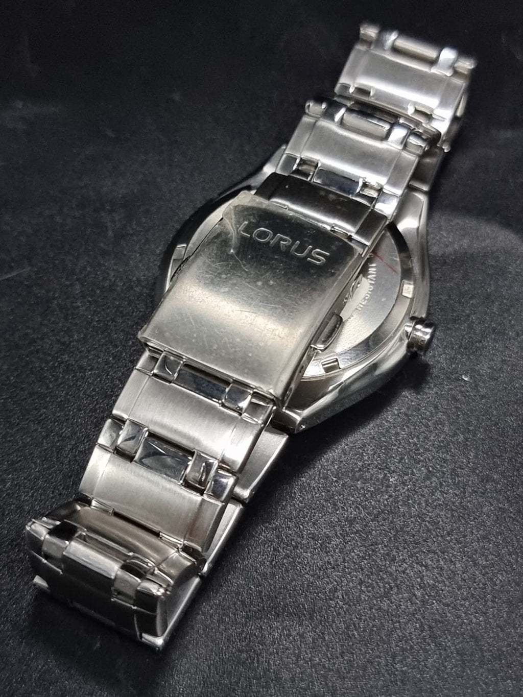 Lorus White dial 37mm Dial Size Silver Chain Quartz Watch