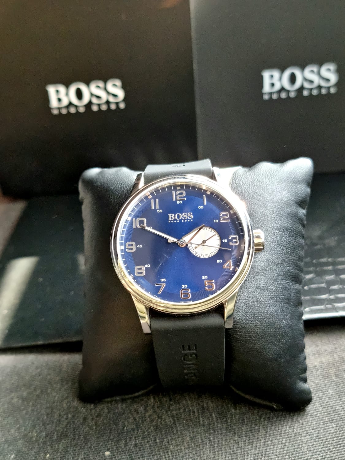 HUGO BOSSBlue Dial Black Leather Men's Watch 1512790