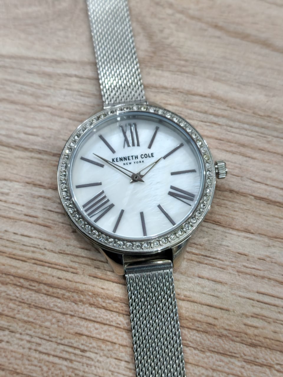 Kenneth Cole Mesh Chain Silver Dial Color White Kc51059001