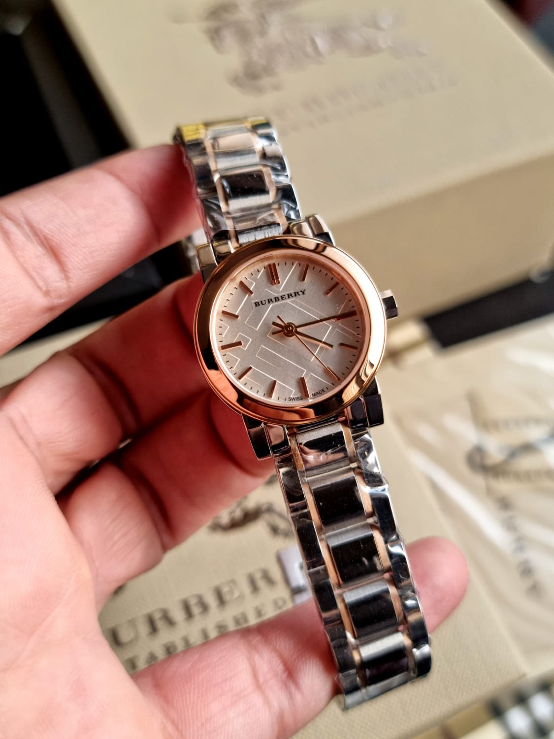 Burberry White Dial Rose Gold Ion-Plated Bezel Ladies Watch BU9205