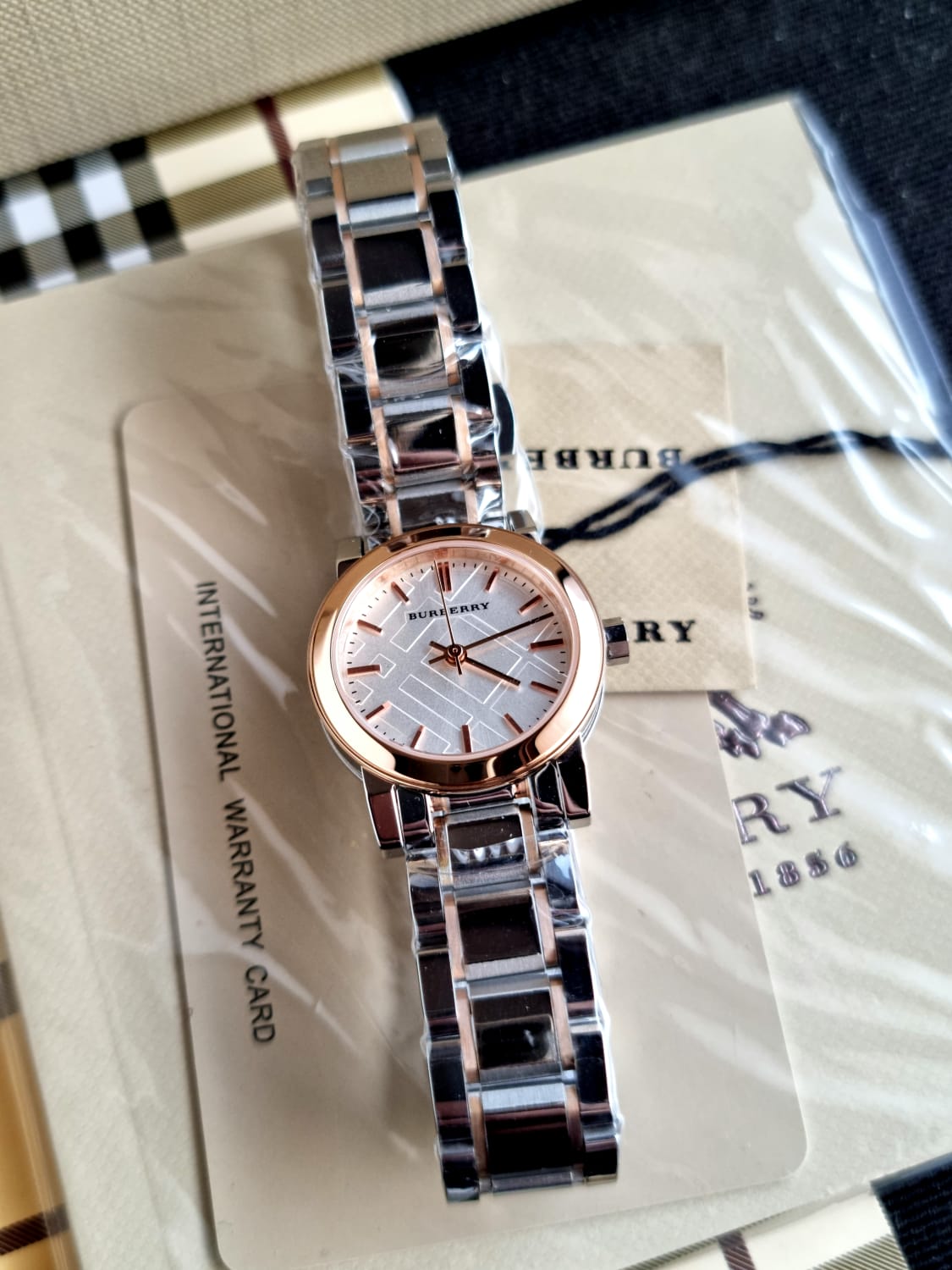 Burberry White Dial Rose Gold Ion-Plated Bezel Ladies Watch BU9205