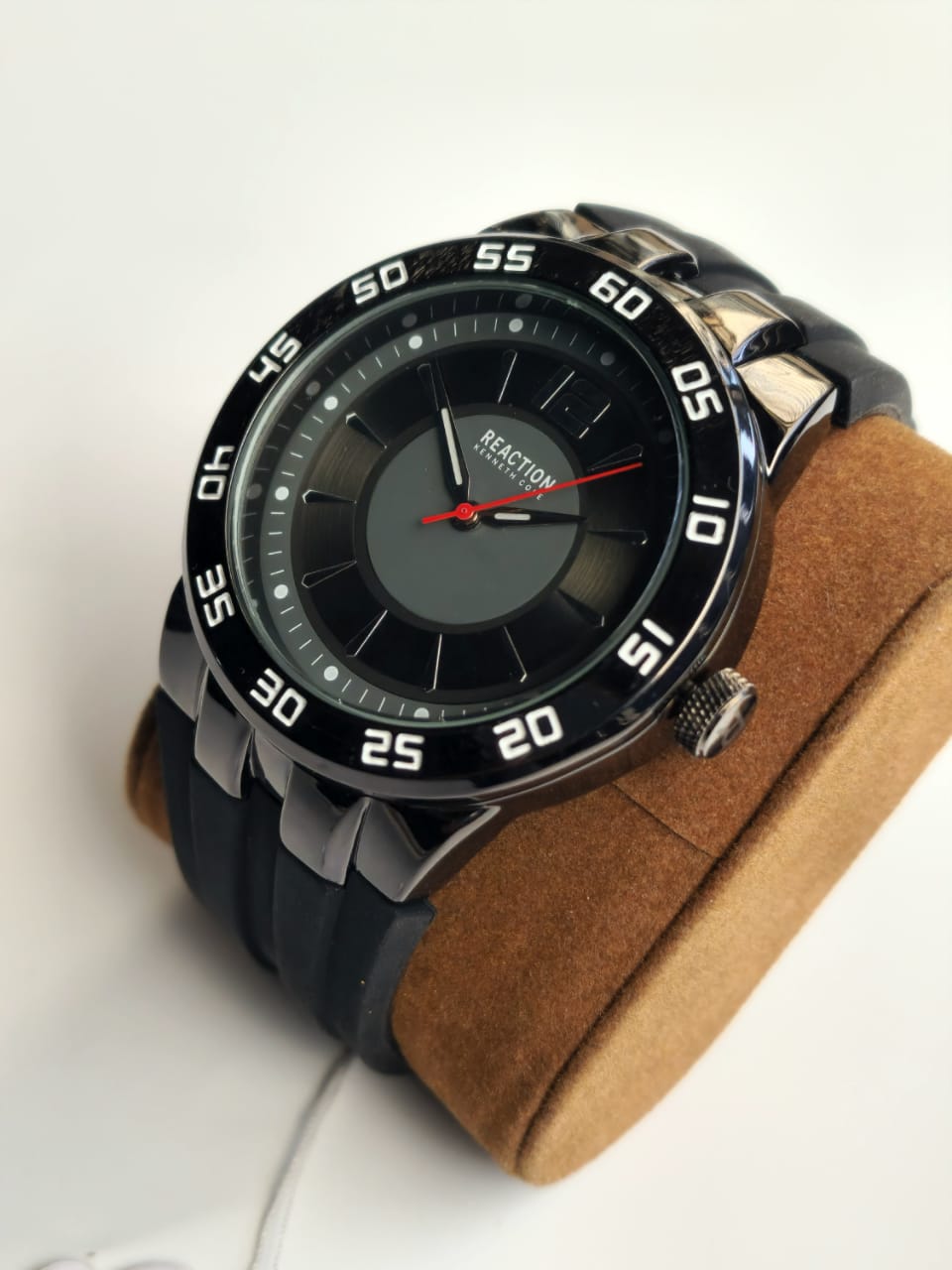 Kenneth Cole Reaction Gents Watch 45mm Dial Size