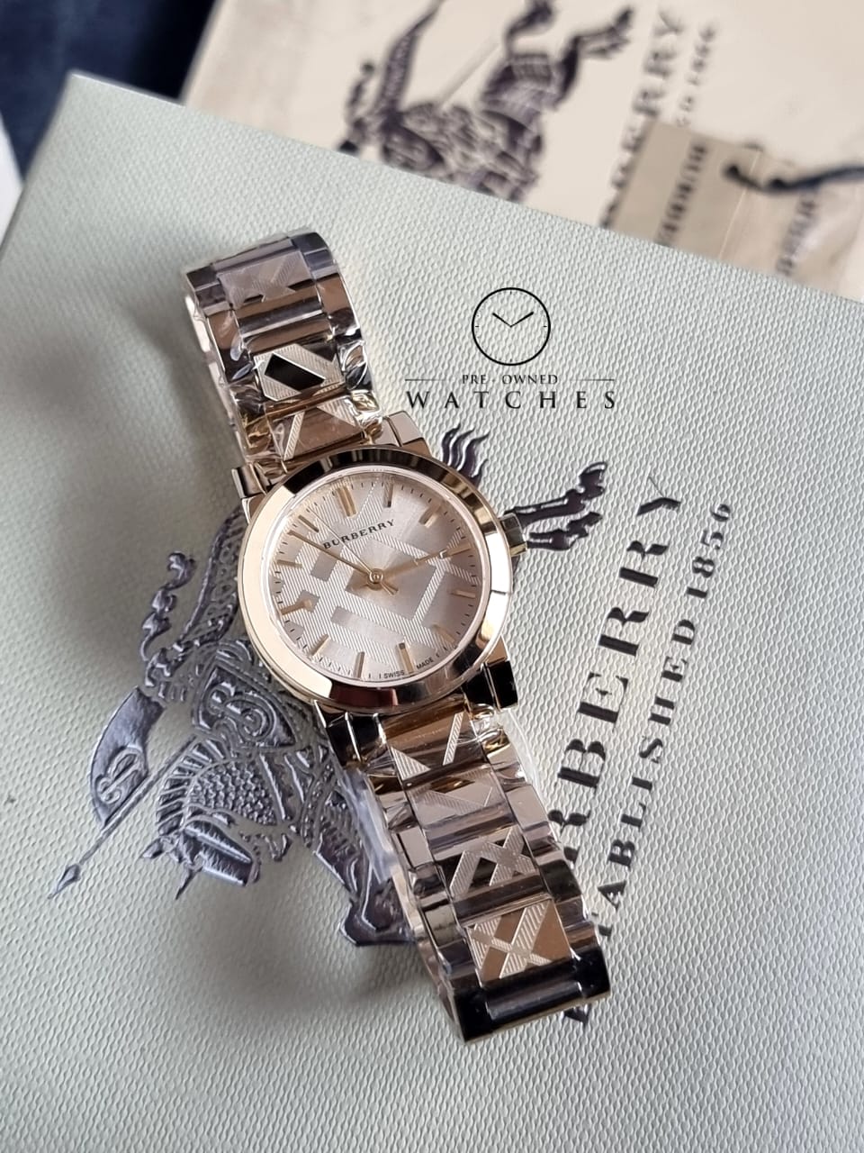 Swiss Rare Engraved Gold Check Dial 26mm Women Wrist Watch The City BU9234
