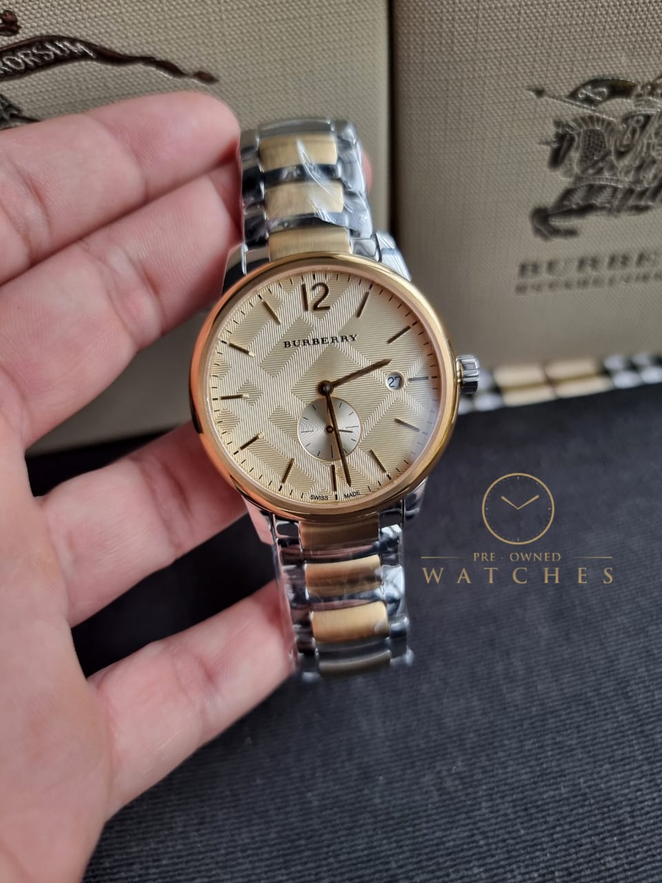 Swiss Gold 2 Tone Silver Date Dial 40mm Men Stainless Steel Wrist Watch The Classic BU10011