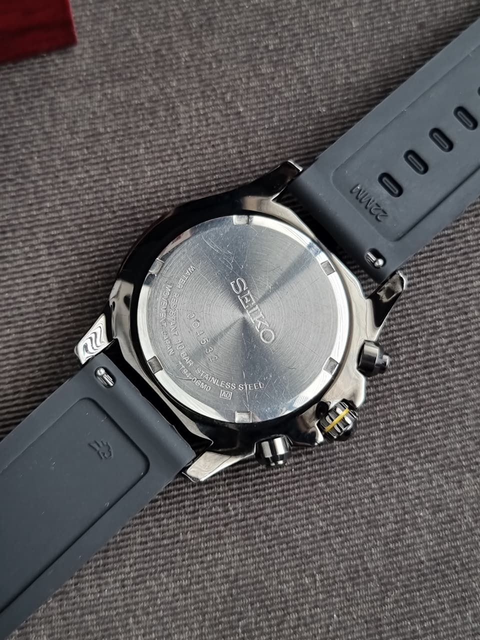 Seiko Chronograph SNN249P1 Men Black Dial Black Rubber Strap (Strap after Market)