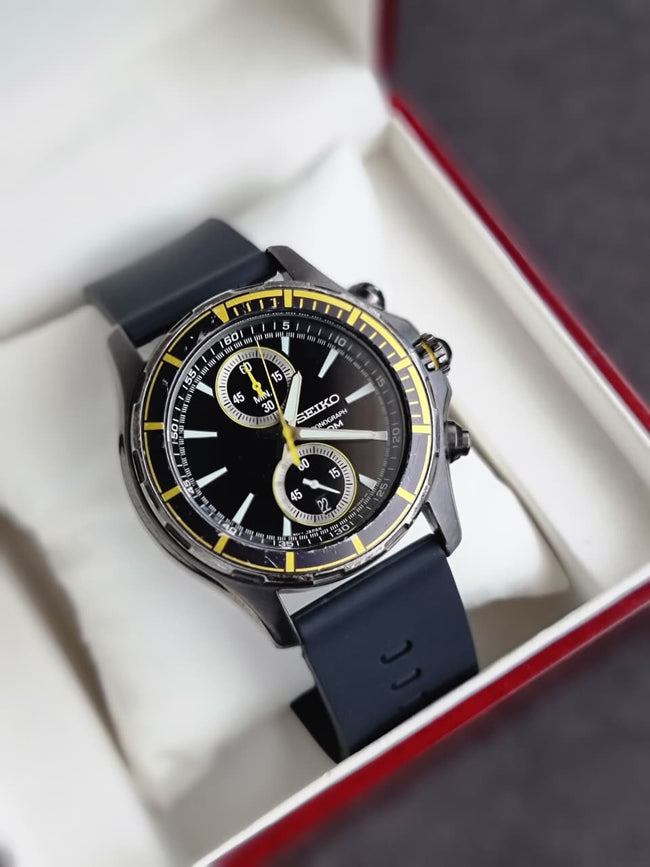 Seiko Chronograph SNN249P1 Men Black Dial Black Rubber Strap (Strap after Market) Hover Image