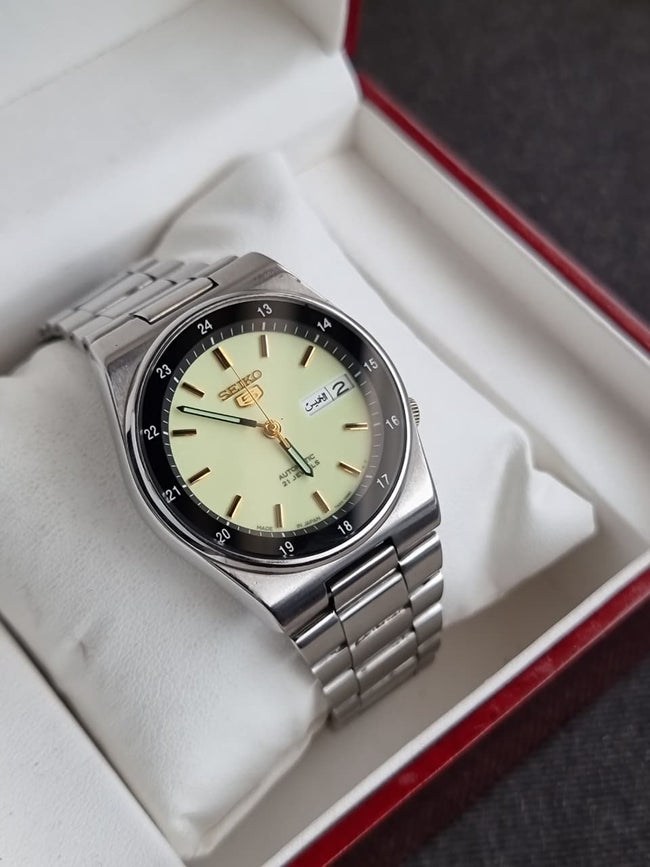 Seiko 5 Vintage Automatic Men's Watch – Luminous Dial, Stainless Steel, 35mm Main Image