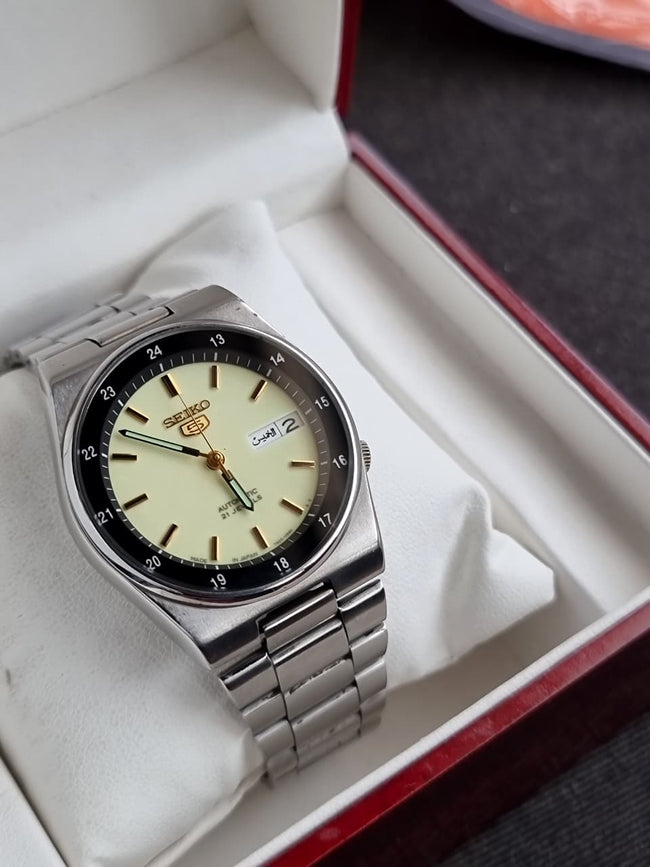 Seiko 5 Vintage Automatic Men's Watch – Luminous Dial, Stainless Steel, 35mm Hover Image
