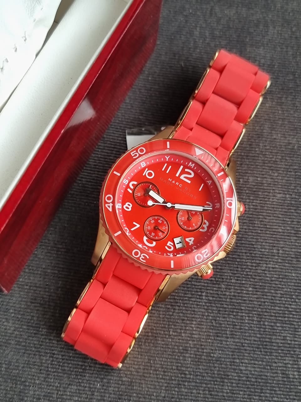 Marc by Marc Jacobs Women’s Quartz Silicone & Stainless Steel Chain Red Dial 40mm Watch MBM2577