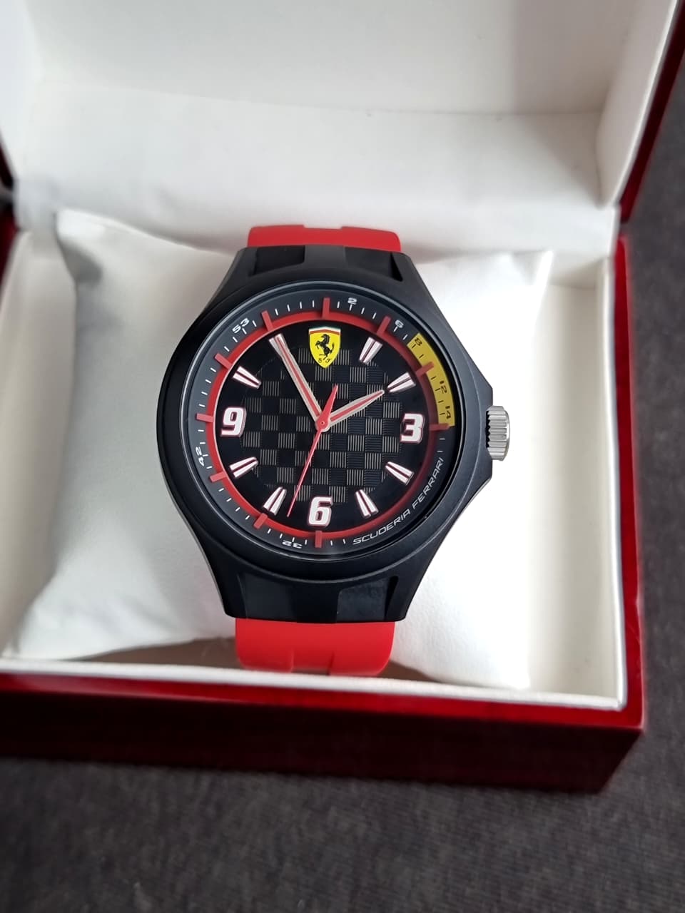 FERRARI Herren-Armbanduhr XL Analog Quarz Silikon 830002