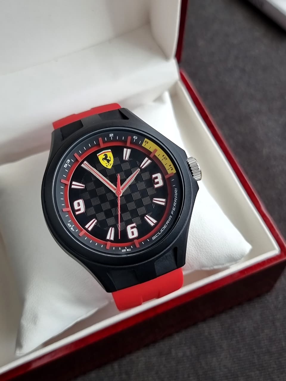 FERRARI Herren-Armbanduhr XL Analog Quarz Silikon 830002