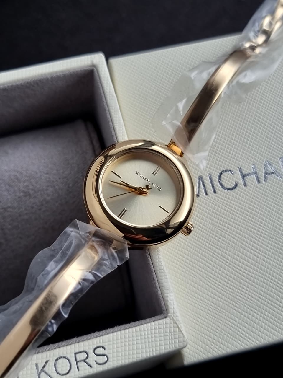 Michael Kors Izzy Quartz Gold Dial Ladies Watch Item No. MK4929