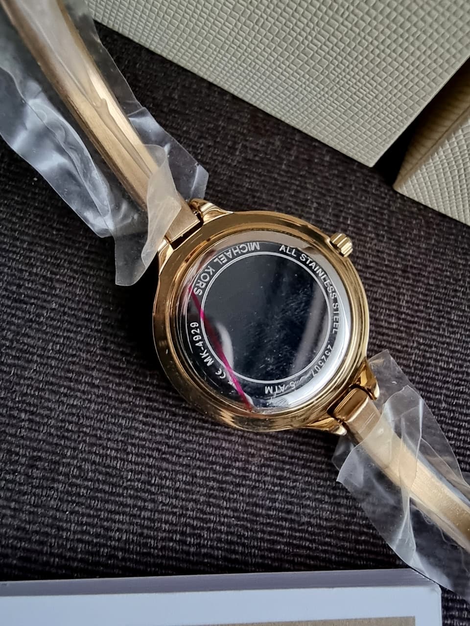 Michael Kors Izzy Quartz Gold Dial Ladies Watch Item No. MK4929