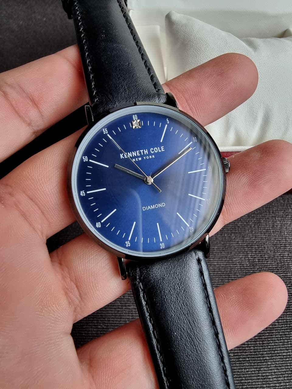Kenneth Cole Gents Watch Black Leather Strap KC50506004