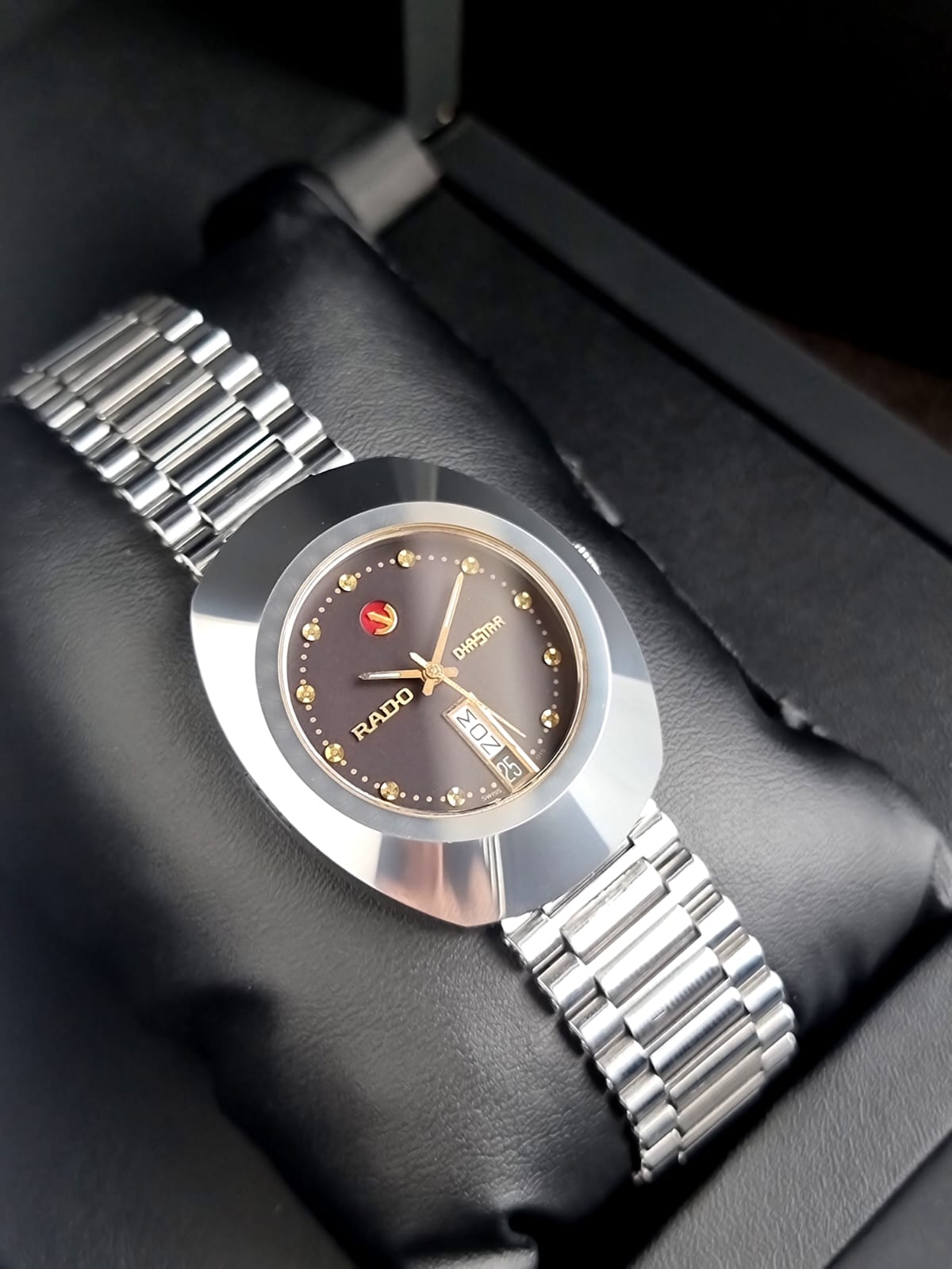 Rado DiaStar Black Dial Silver Stainless Steel Quartz Watch for Men 36mm – Swiss Made