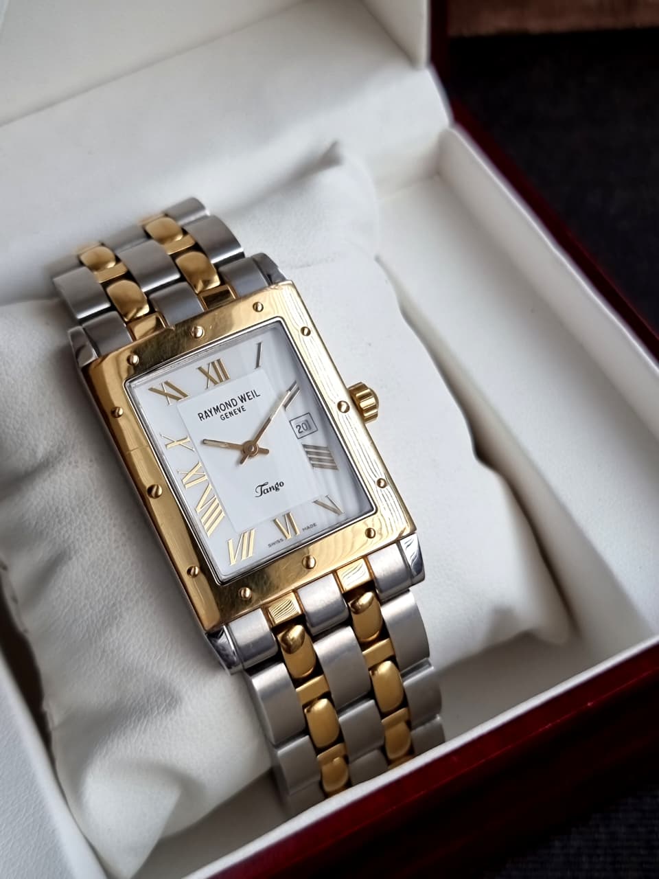 Raymond Weil Tango 5381 White Dial Two-Tone 18K Gold Plated Stainless Steel Men's Quartz Watch 5381-STP-00308