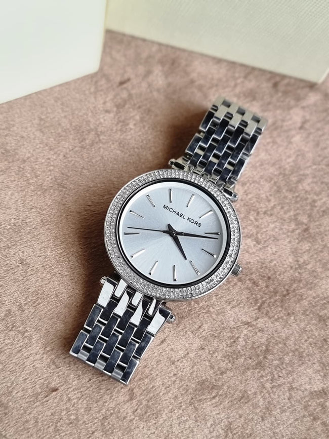 MICHAEL KORS Darci Silver Dial Pave Bezel Ladies Watch MK3190 ( 10/10 CONDITION ) Main Image