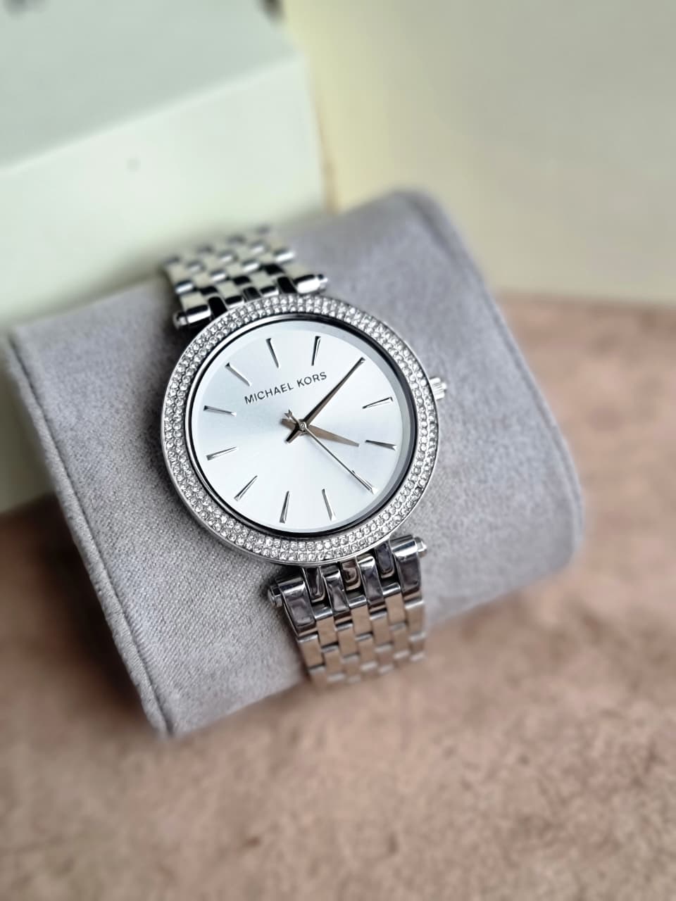 MICHAEL KORS Darci Silver Dial Pave Bezel Ladies Watch MK3190 ( 10/10 CONDITION )