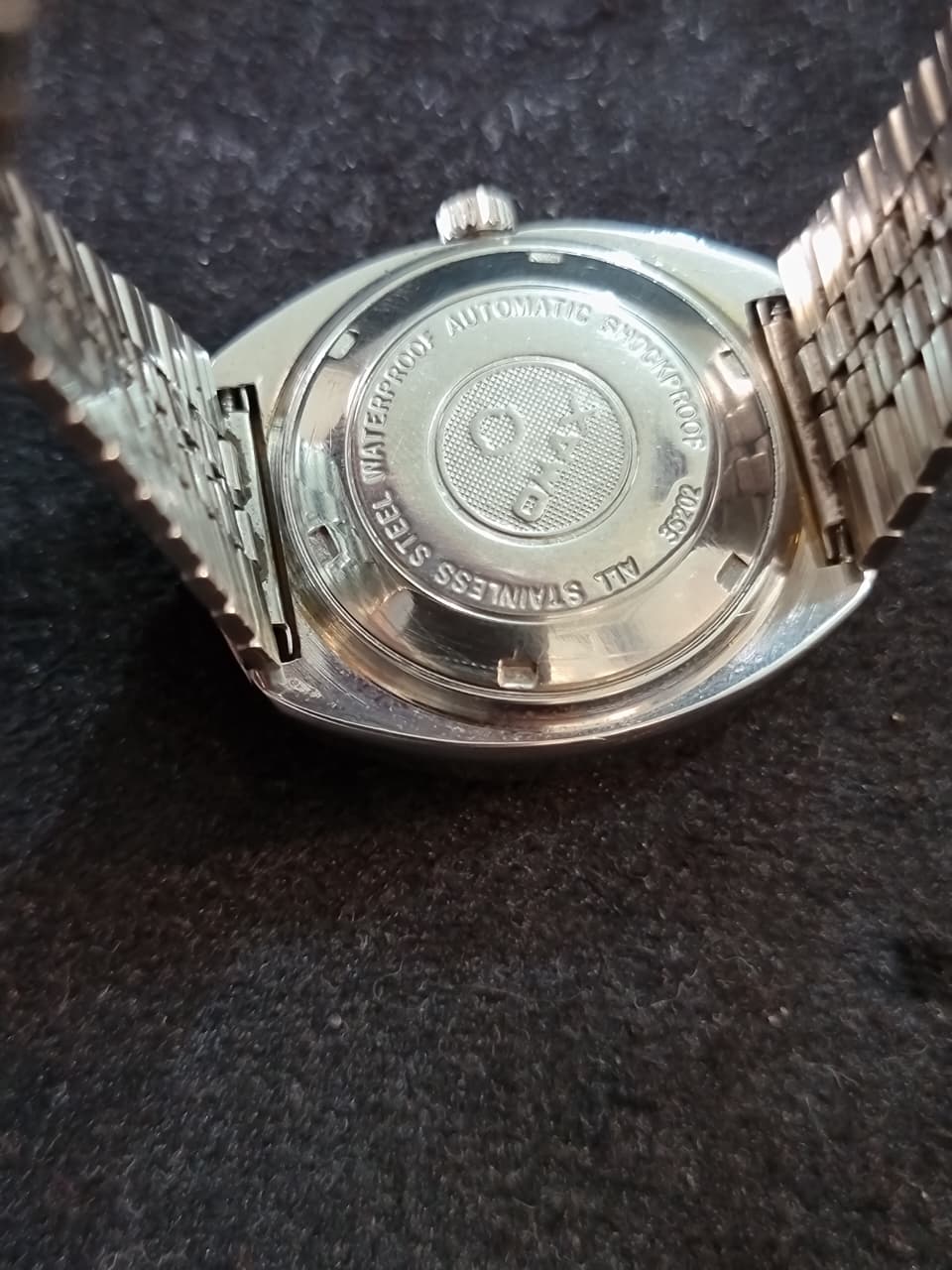 Omax Crystal 25 Jewels Automatic Men's Watch – 36 mm