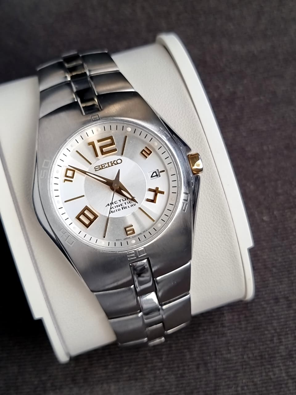 Seiko Kinetic Men's Quartz Watch – 42mm White Dial