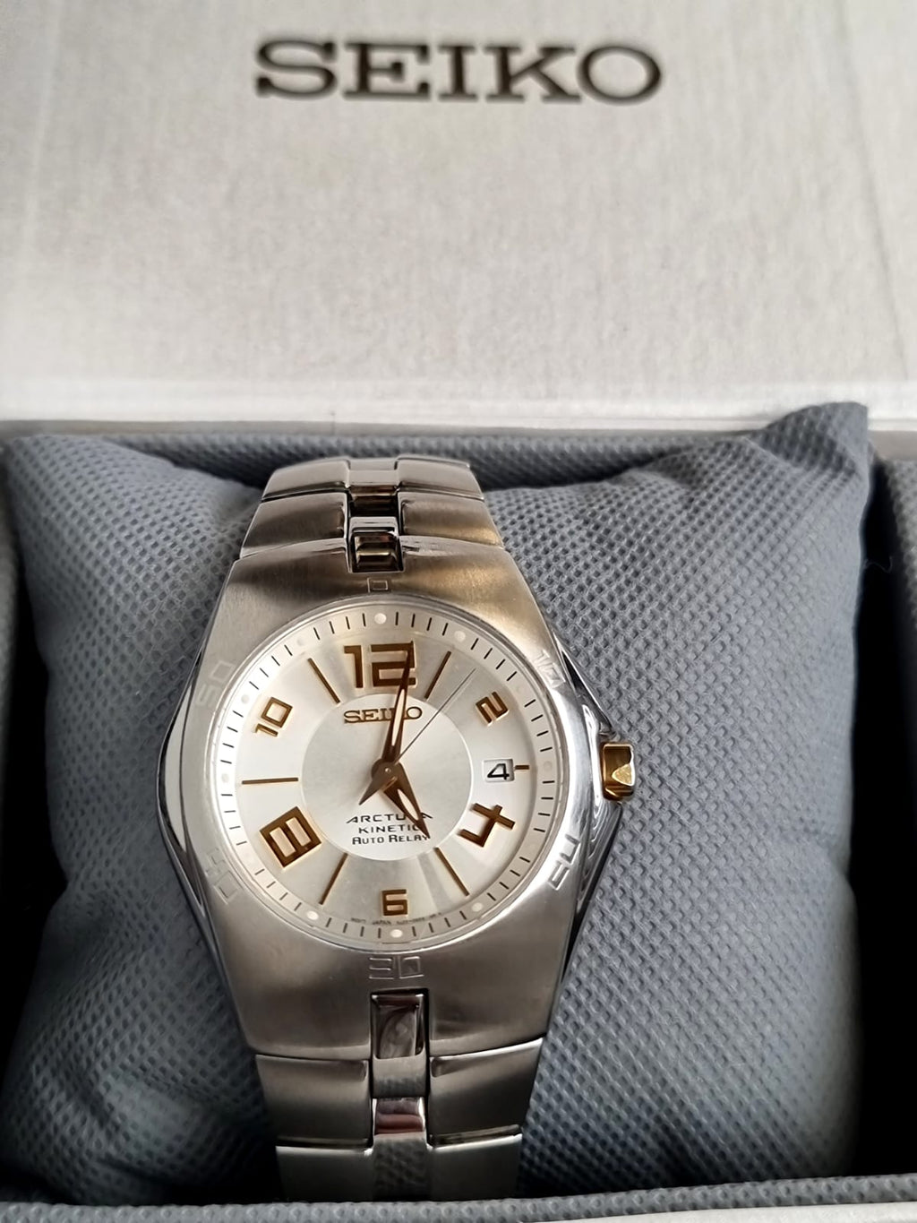 Seiko Kinetic Men's Quartz Watch – 42mm White Dial