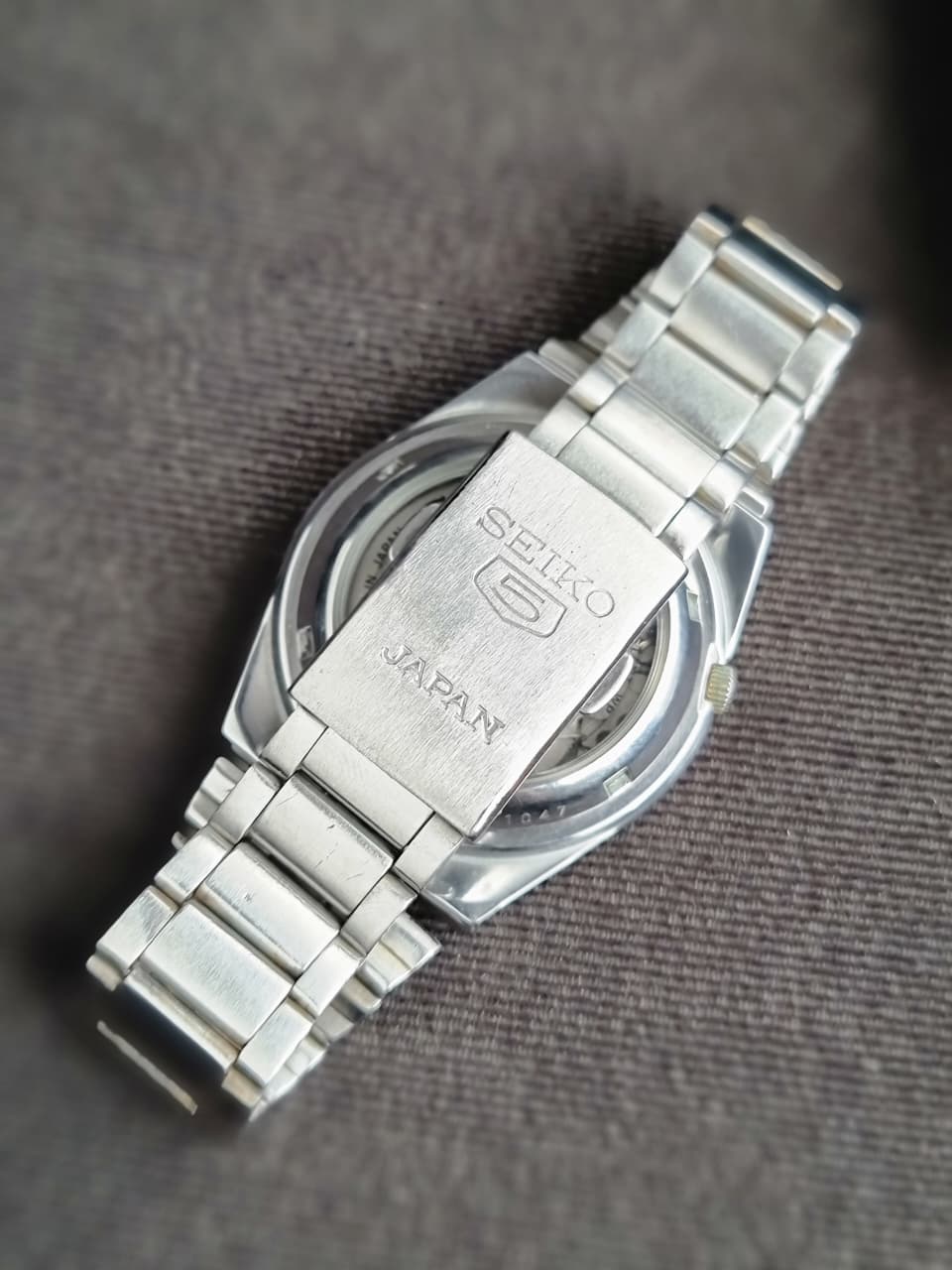 Seiko 5 Men's Automatic Day-Date Watch – 36mm Golden Dial & Stainless Steel Bracelet