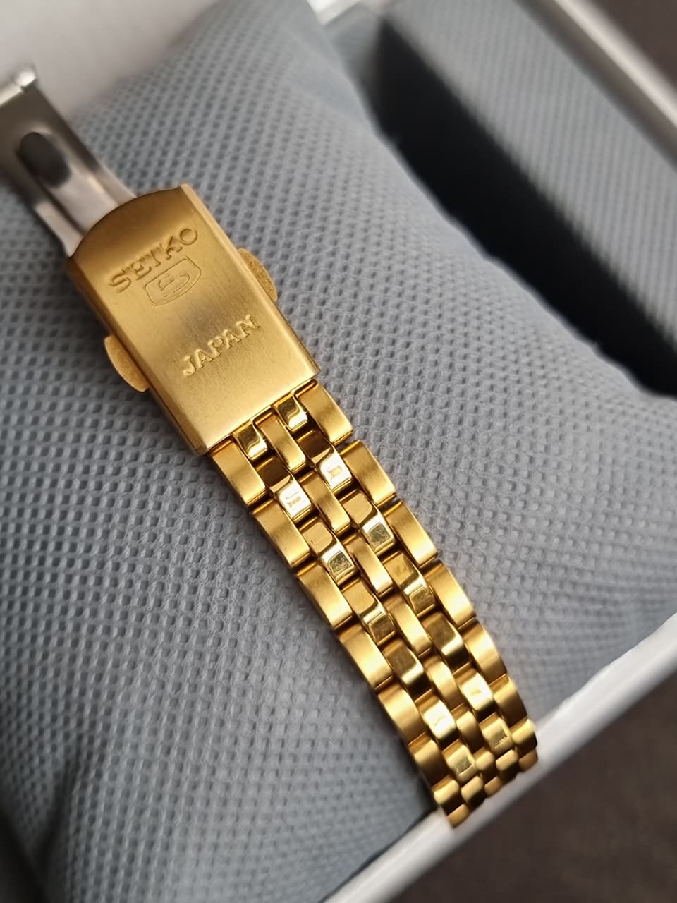 Seiko 5 Women's Automatic Watch – 24mm Stainless Steel Case & Bracelet