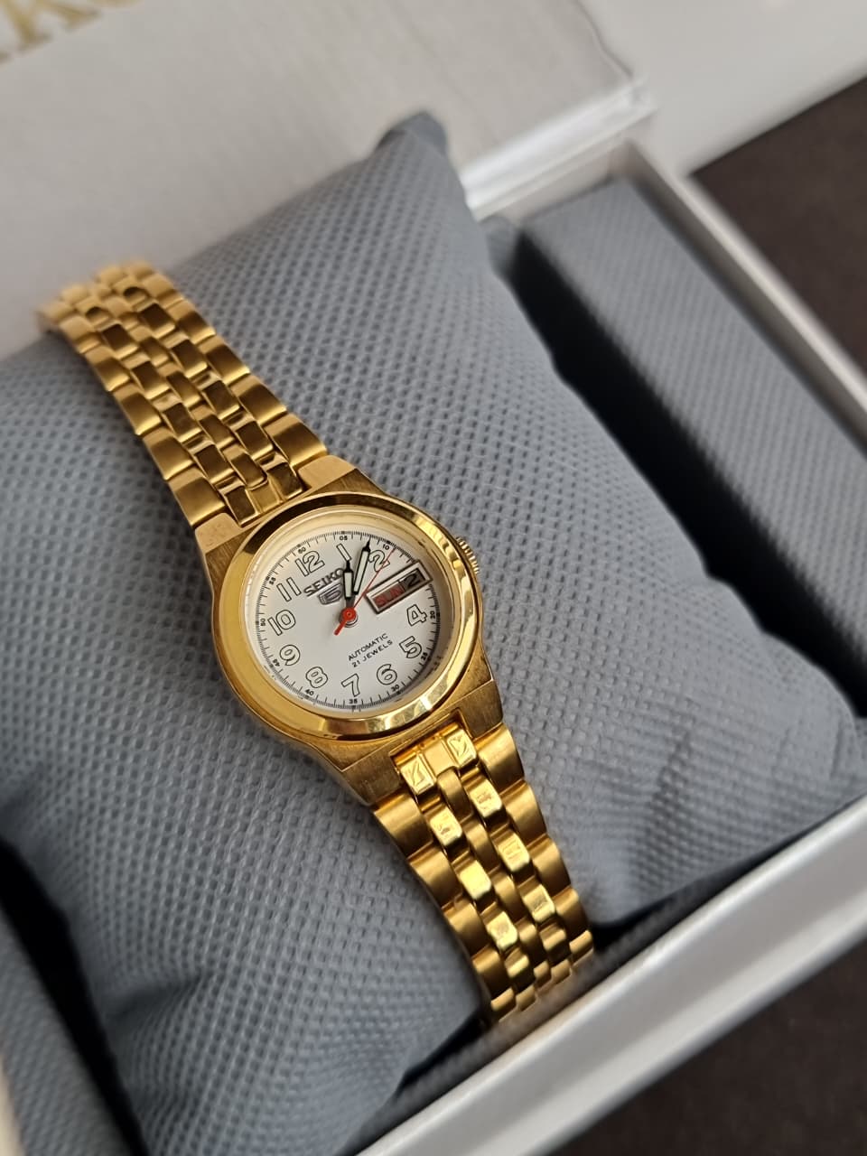 Seiko 5 Women's Automatic Watch – 24mm Stainless Steel Case & Bracelet