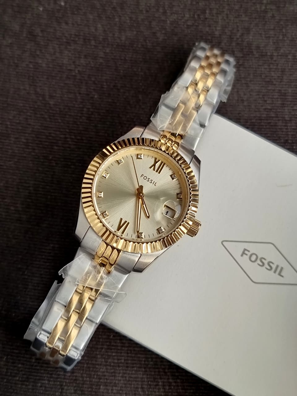 Fossil Scarlette Women's Two-Tone Quartz Watch – 33mm Gold Dial & Stainless Steel – ES4949